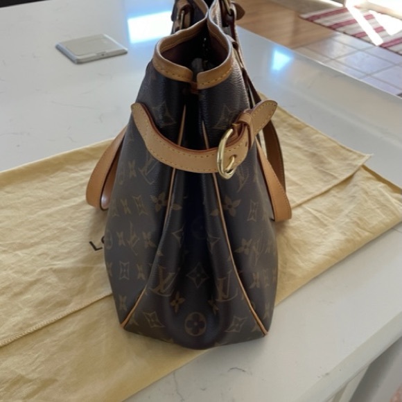 LOUIS VUITTON Batignolles Horizontal
Tote Bag - Picture 3 of 7